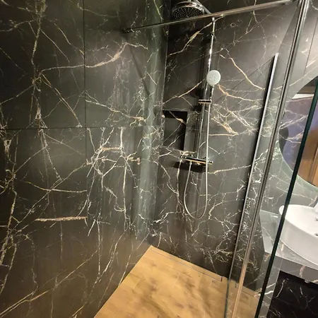 Ceglana Park- Piekne Osiedle- Nowe Luksusowe Mieszkanie Z Biurkiem Apartment