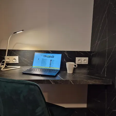 Apartmán Ceglana Park- Piekne Osiedle- Nowe Luksusowe Mieszkanie Z Biurkiem
