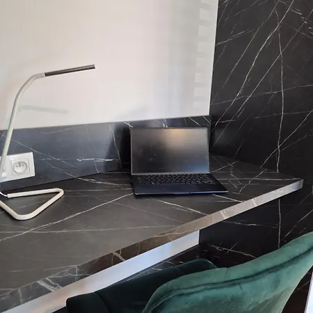 Ceglana Park- Piekne Osiedle- Nowe Luksusowe Mieszkanie Z Biurkiem