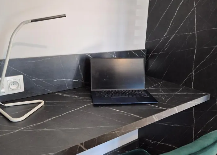 Ceglana Park- Piękne Osiedle- Nowe Luksusowe Mieszkanie Z Biurkiem