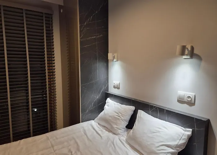 Ceglana Park- Piekne Osiedle- Nowe Luksusowe Mieszkanie Z Biurkiem 卡托维兹