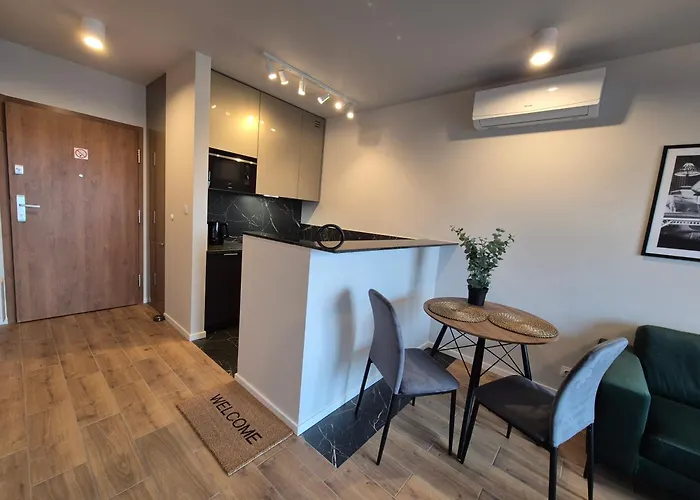 Ceglana Park- Piękne Osiedle- Nowe Luksusowe Mieszkanie Z Biurkiem